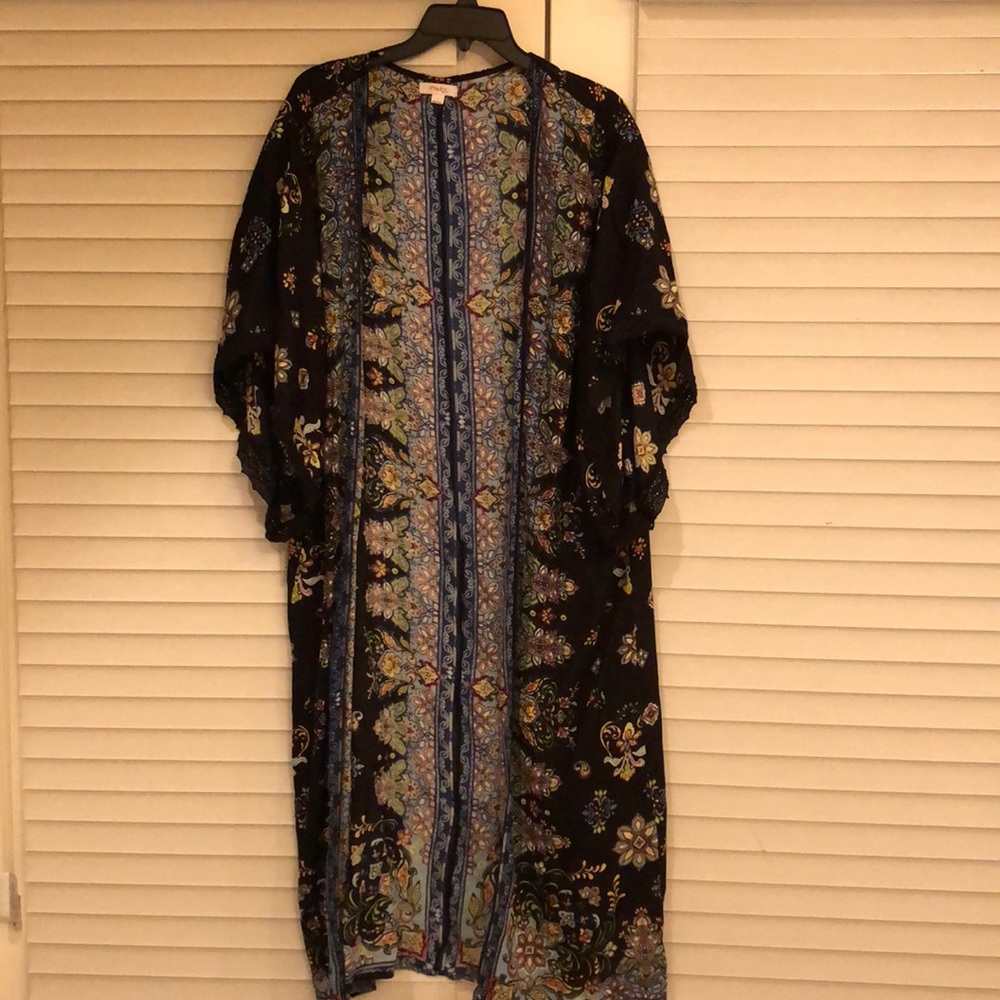 Long Kimono in black floral